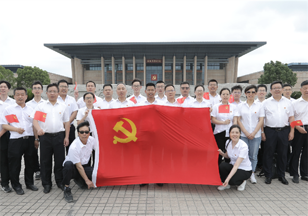 优秀党支部——巅峰国际二建党支部